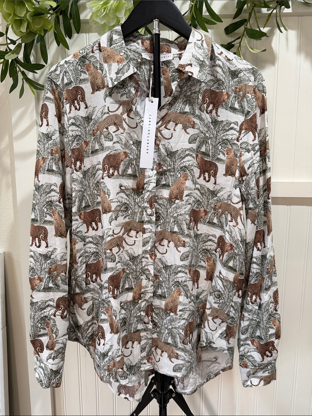 NWT! #1062 JANE & DELANCEY White Linen Palm Tree & Cheetah Print Button Down